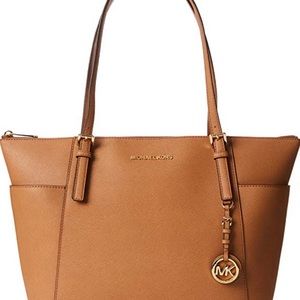 Michael Kors Voyager Shoulder Bag